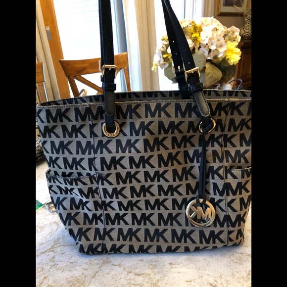 Michael Kors Handbags - Michael Kors Tote